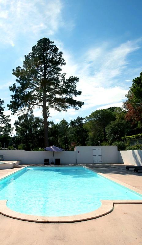 Un hôtel-résidence avec piscine à Favone en Corse-du-Sud
